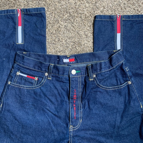 Women’s vintage Tommy Hilfiger jeans size 9 - Picture 2 of 2